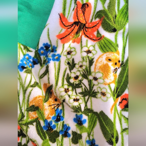 VTG 70s OOAK Handmade Towel Half Apron Bunnies Squirrels Strawberries Lily Daisy - Picture 4 of 7